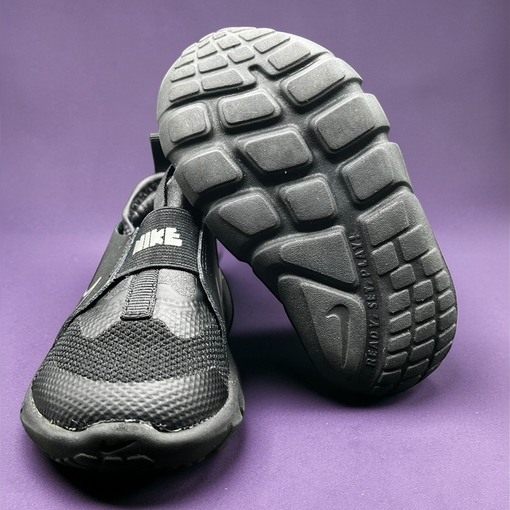 Infant 6 Nike Black Textured Slip-On Shoes at